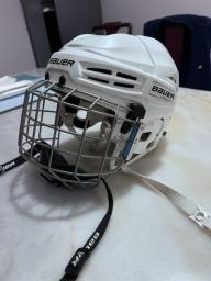 Ice hockey helmet image 1