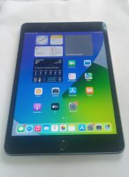 Ipad mini 4 with 128gb image 1