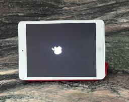 Ipad Mini w Case 16gb Silver image 1