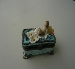 Angel ceramic box image 6