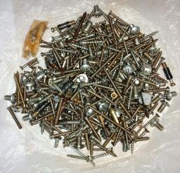 Diy  15  A pile of Screws image 4