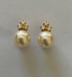 2 Pairs of Pearl Earrings image 5