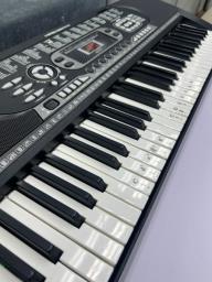 Electric Piano in Good Condition image 6