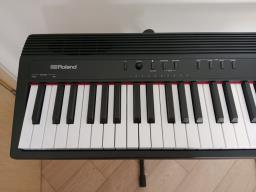 Roland digital piano incl headphone image 2