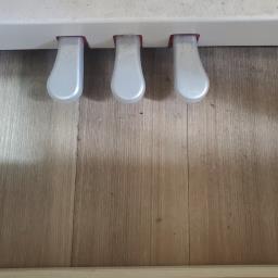 White electronic keyboard image 3