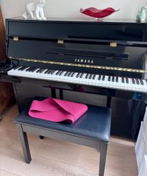 Yamaha Lu90 piano excellent condition image 1