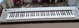 Yamaha white piano keybord image 2