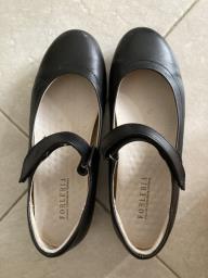Girl black shoes image 1