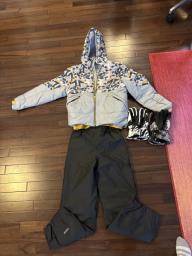 Ski jacket and Snowpants with gloves image 1
