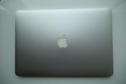 Apple 15 inch Macbook Pro Retina image 4