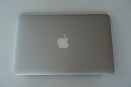 Apple Macbook Air 11 inch image 3
