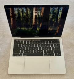 Apple Macbook Pro 13 Laptop 2019 model image 4