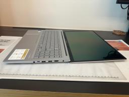 Asus Vivobook 15x Oled i7 laptop image 3