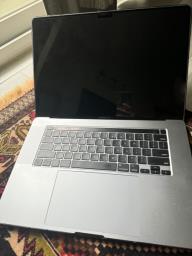 Mint Condition Macbook Pro 2019 image 1