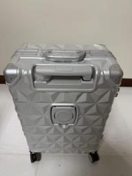 4 Luggage image 3