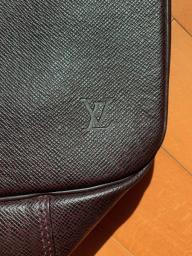 Louis Vuitton Taiga Kendall Travel Bag image 7
