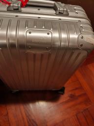 Rimowa cabin size luggage  suitcase image 1