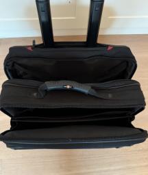 Victorinox carry on suitcase image 3