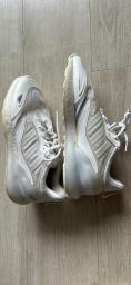 Mans sport shoes size 44 image 4