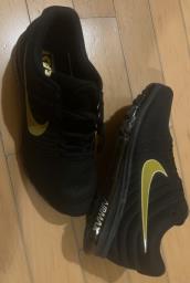 Sports shoes image 3