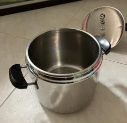 Lagostina pressure cooker image 1
