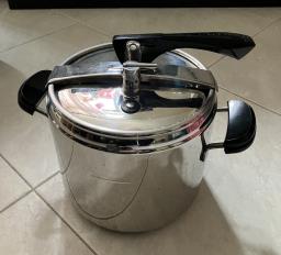 Lagostina pressure cooker image 5
