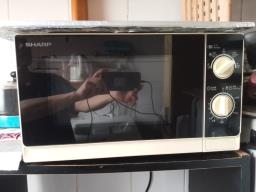 Sharp microwave 100 working condition image 1