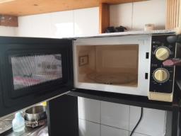 Sharp microwave 100 working condition image 2