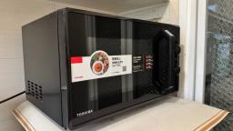 Toshiba microwave oven image 1