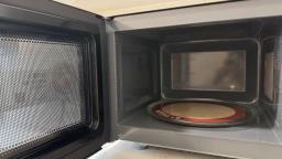 Toshiba microwave oven image 2
