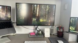 Dell Ultrasharp 27 U2722d Monitor image 2