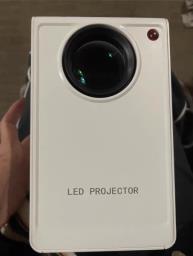 Projector 4k High Def with Wifi Android image 1