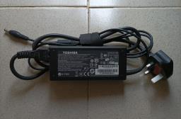 Genuine Toshiba 90w Power Supply fir Not image 1