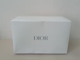 Dior cosmetics bag image 1