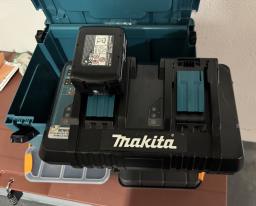 Makita Double Battery Charger image 5
