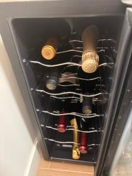 Wine fridge 12 bottles image 3
