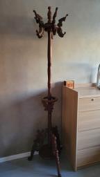 Clothes hanger antique-look image 1