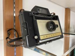 Vintage Polaroid Camera Display image 1