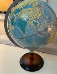 Educational Globe in Chinese  English image 1