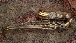 Oldvintage Xinghai brand alto-saxophone image 3