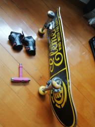 Skateboard with T tool good condition image 2