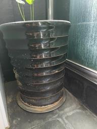 Black plant pot image 2