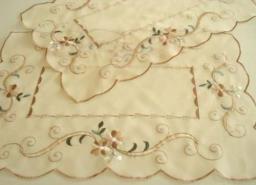 Unwanted 4 pcs Embroidery table mat image 1