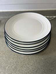 Large plates x6 and 2 big bowls image 1