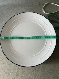 Large plates x6 and 2 big bowls image 3