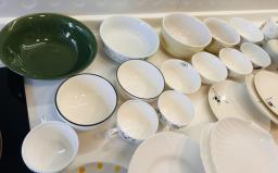 Take all used cups plates bowls  Hk100 image 9