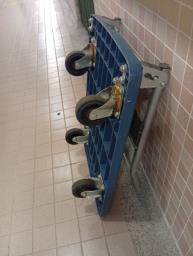 trolley can hold very heavy items image 1