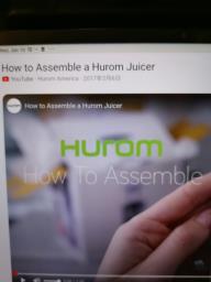 Hurom juicer image 2