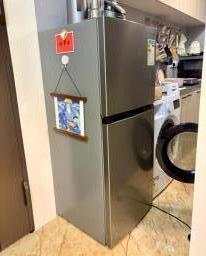 Hitachi 2-door Refrigerator 182l image 1