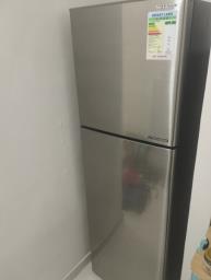 Sharp refrigerator and freezer image 3